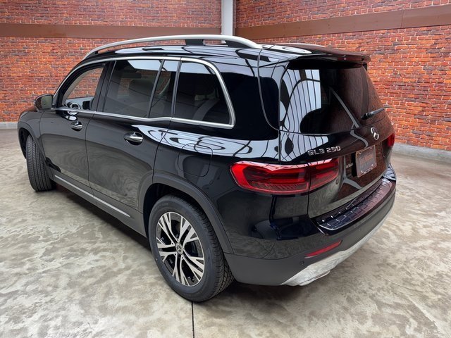 2026 Mercedes Benz GLB 250 4MATIC photo 2