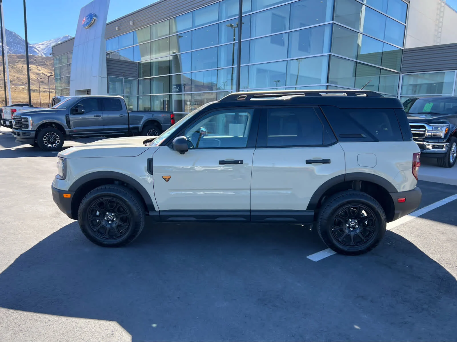 Used 2025 Desert Sand Ford Badlands image 12