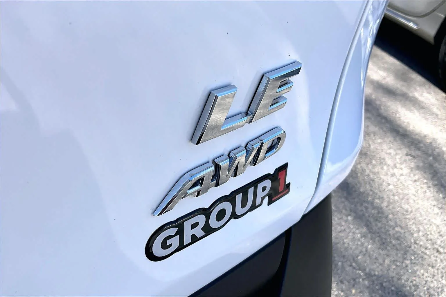 Used 2023 Ice Cap Toyota LE image 10
