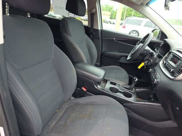 Used 2017 Silver Kia L image 13