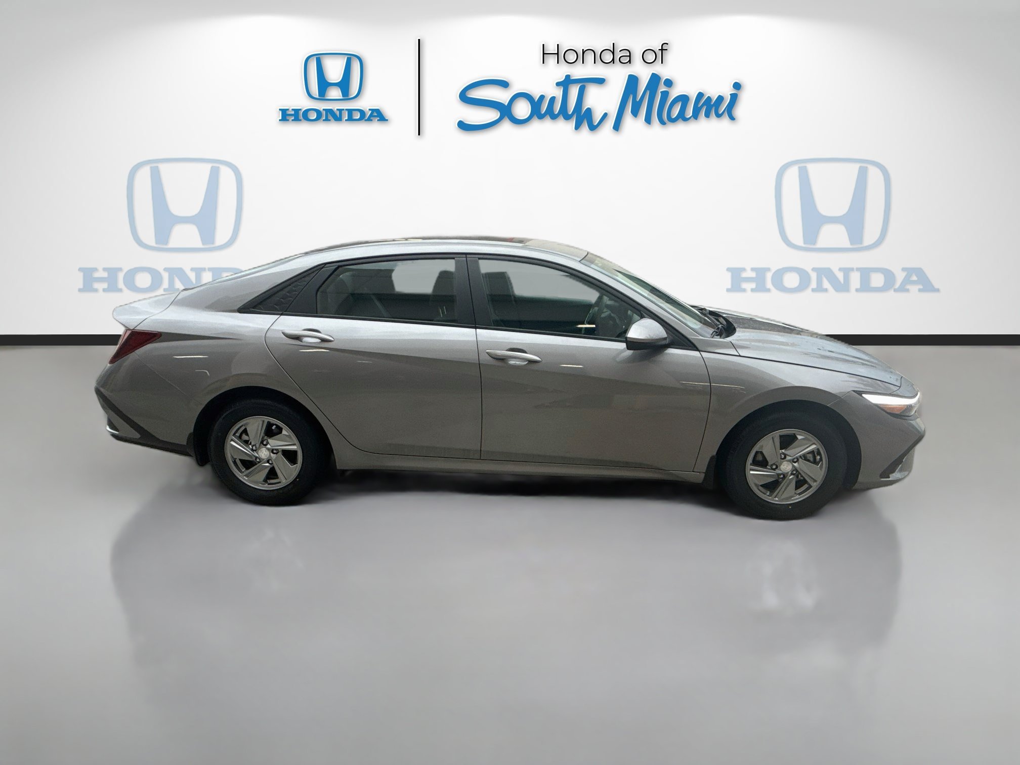 Used 2024 Fluid Metal Hyundai SE image 8