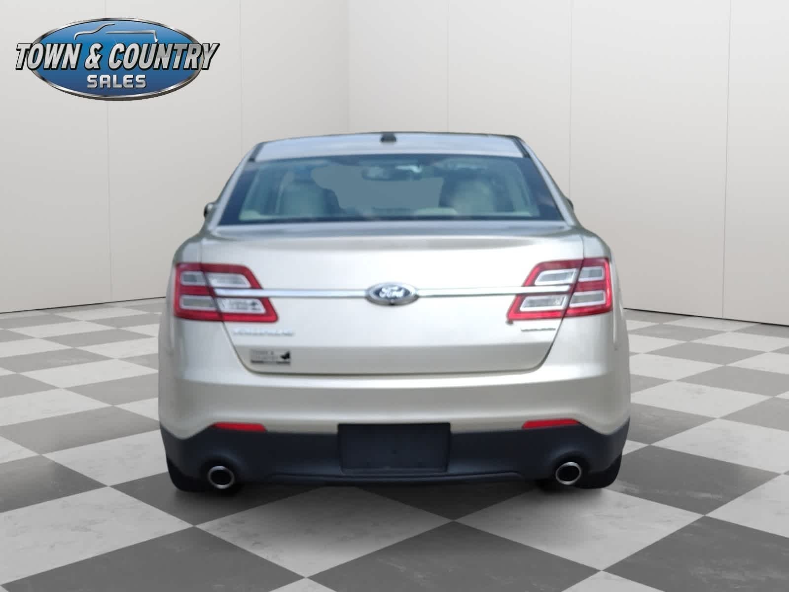 Used 2018 White Gold Metallic Ford SE image 5