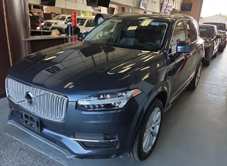 Used 2019 Blue Volvo T8 Inscription image 1