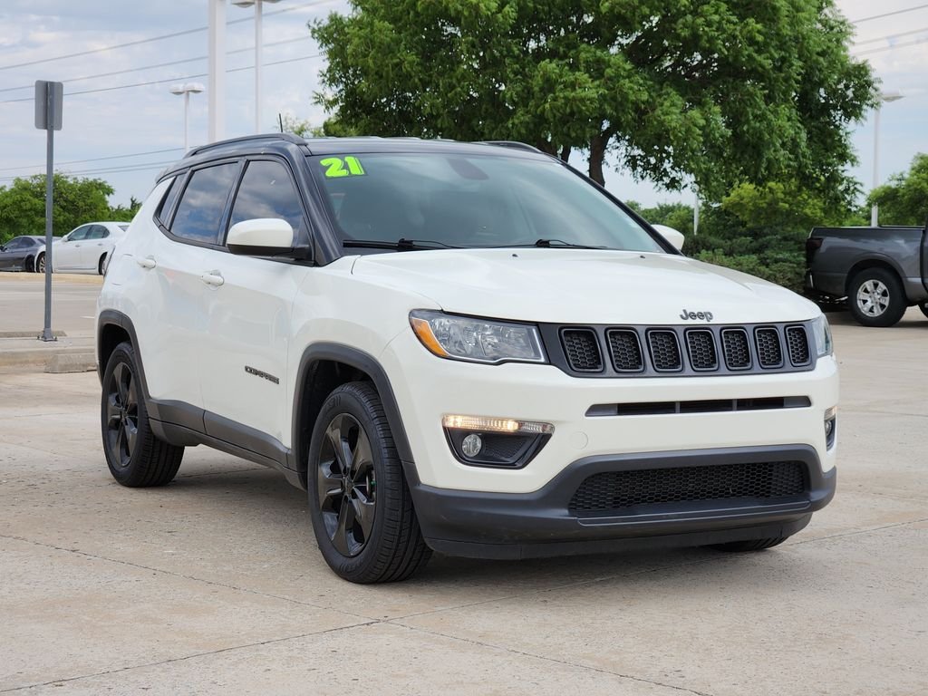 Used 2021 White Jeep Latitude image 3