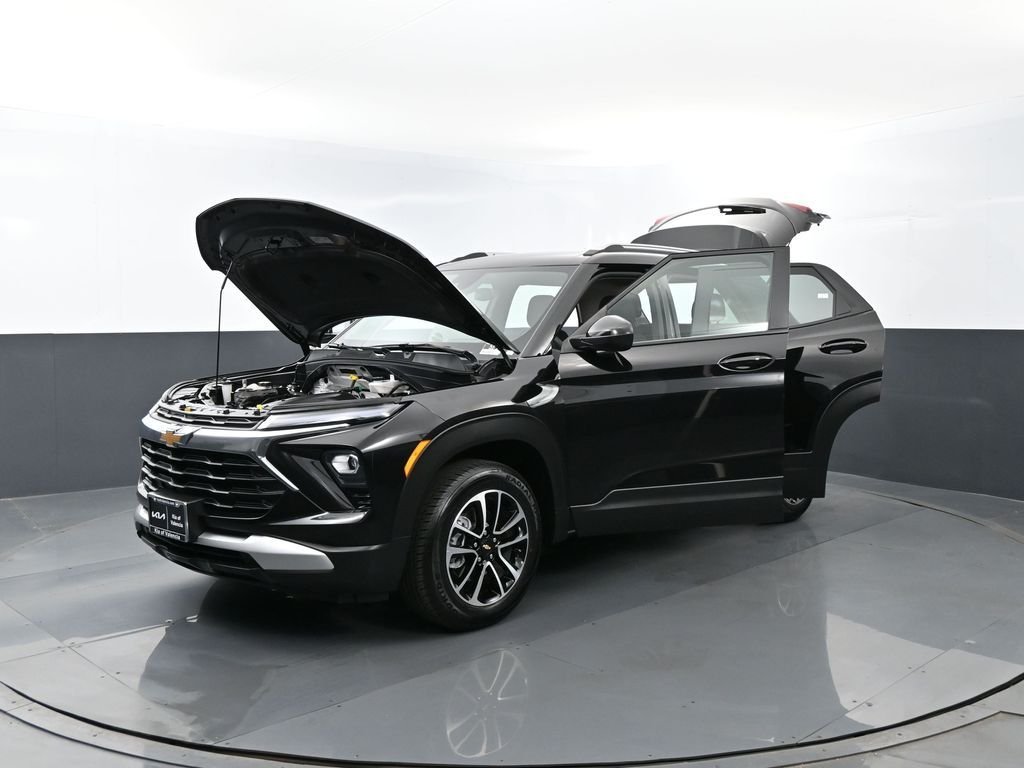 Used 2025 Black Metallic Chevrolet LT image 27