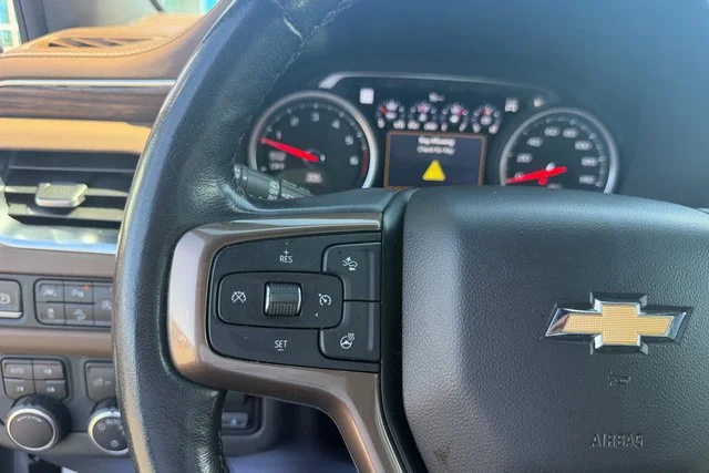 Used 2021 IRIDESCENT PEARL TRICOAT Chevrolet High Country image 17