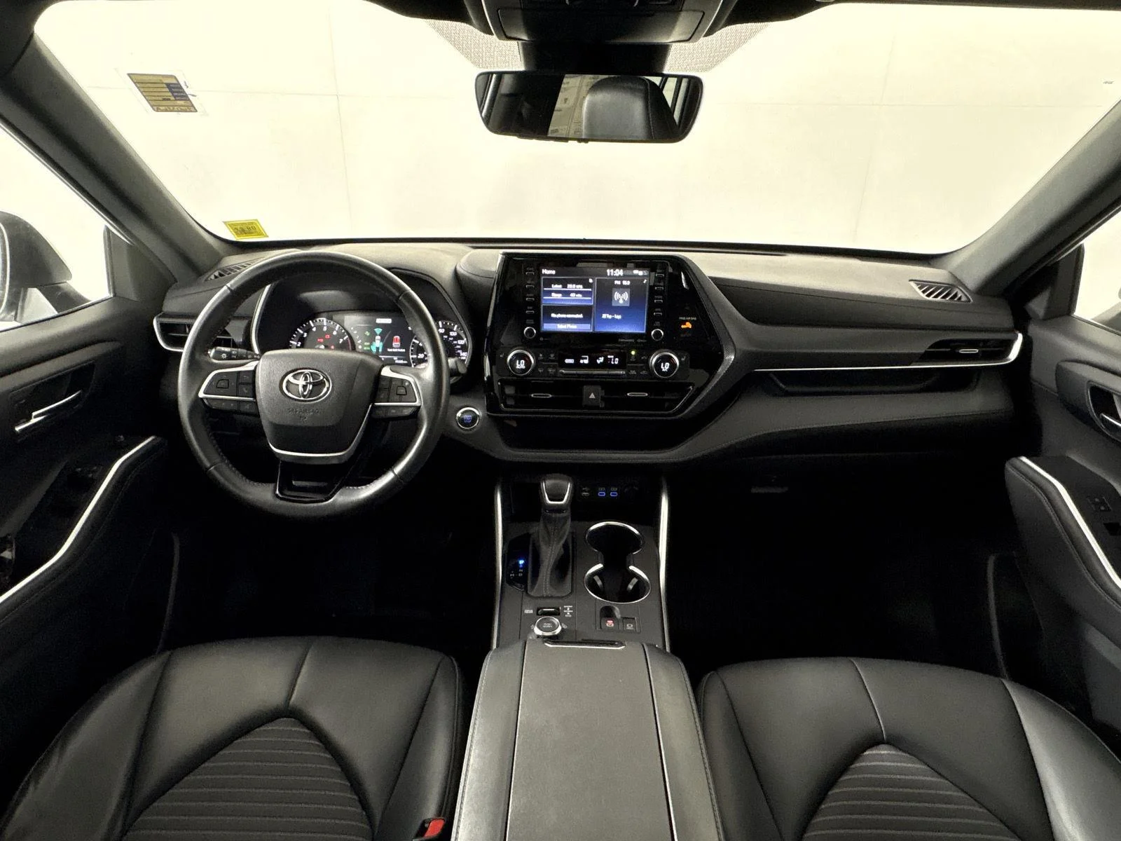 Used 2022 Wind Chill Pearl Toyota XSE image 15