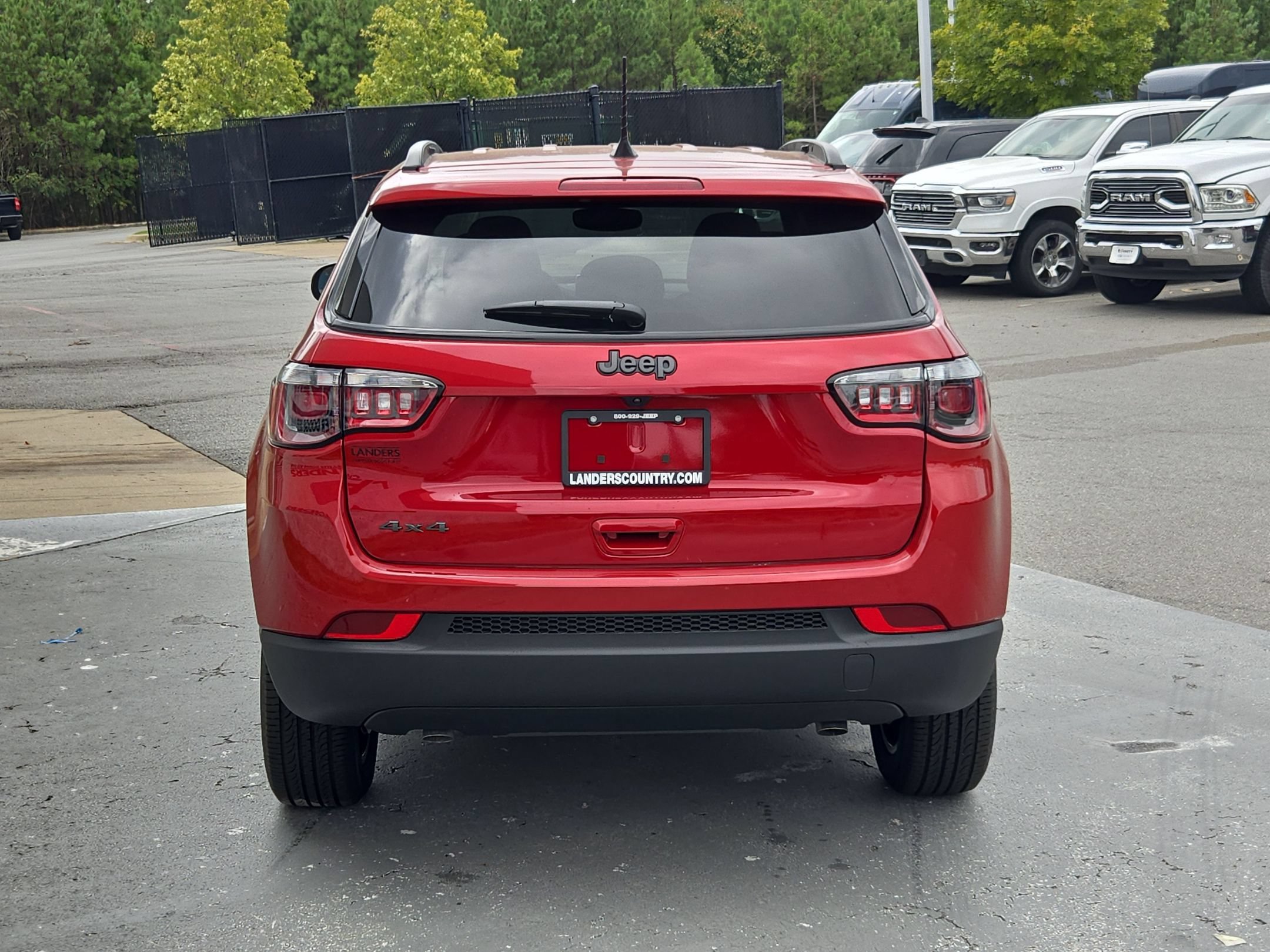 New 2026 Red Hot Pearl-Coat Exterior Paint Jeep Latitude Altitude image 6