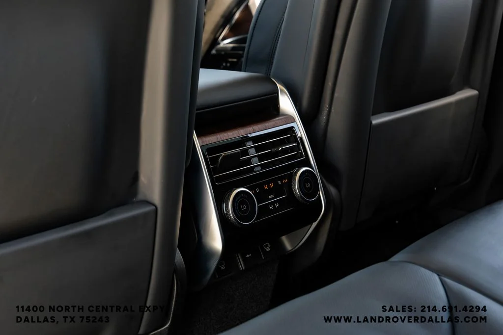 Used 2023 Grey Land Rover SE image 38