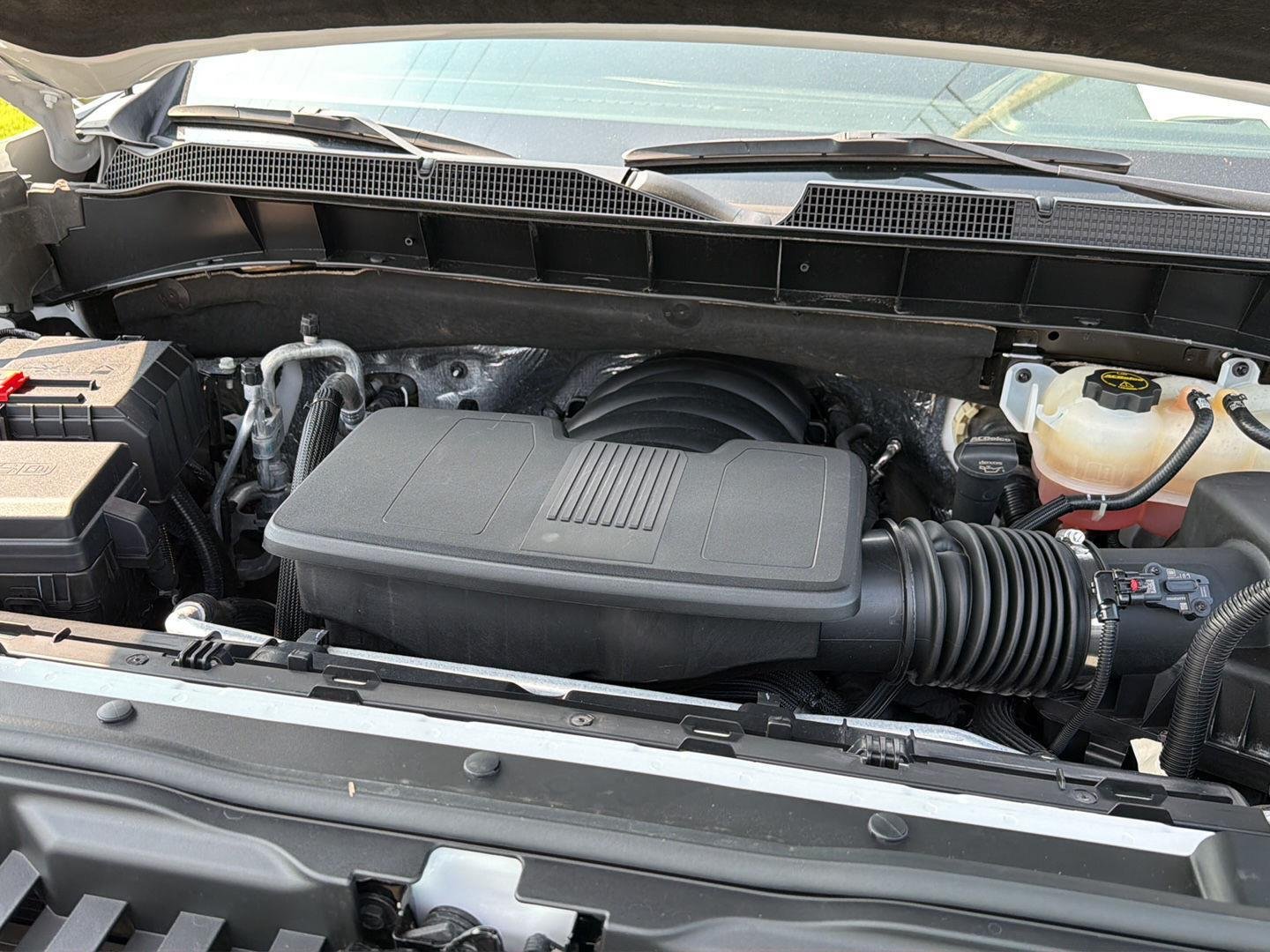 Used 2025 Summit White Chevrolet LT image 34