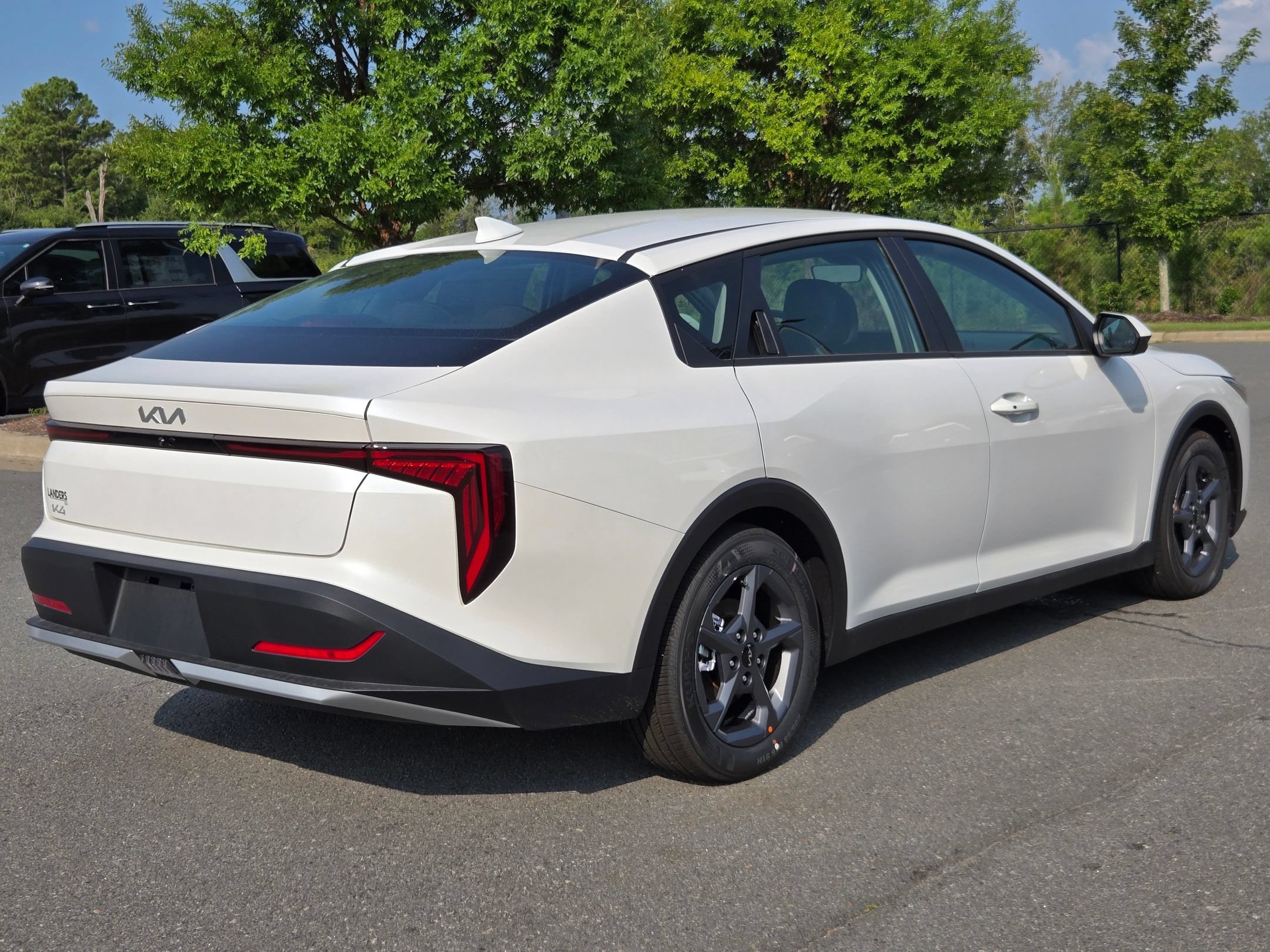 New 2026 Snow White Pearl Kia LXS image 7