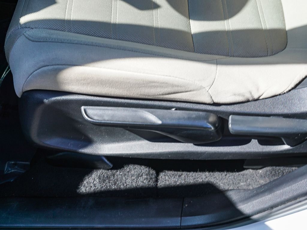 Used 2019 White Honda LX image 19