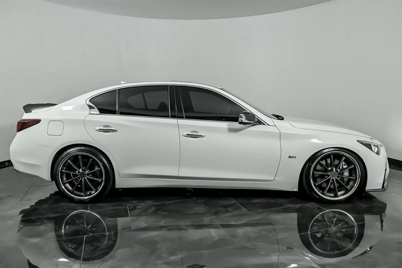 Used 2018 Majestic White INFINITI 3.0T Sport image 10