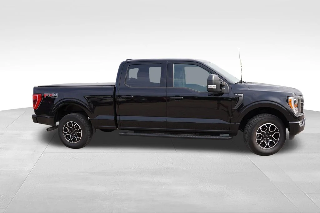 Used 2022 Black Ford XLT image 2