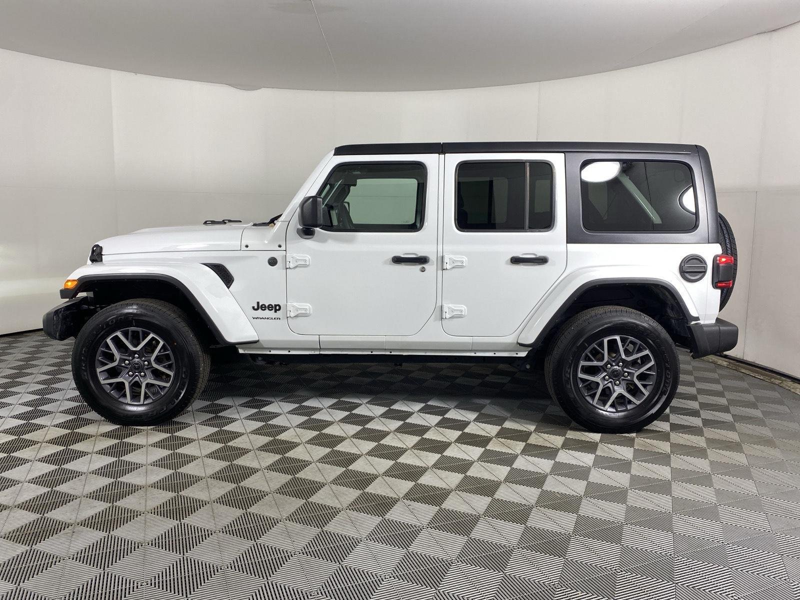 Used 2026 Bright White Jeep Sahara image 11