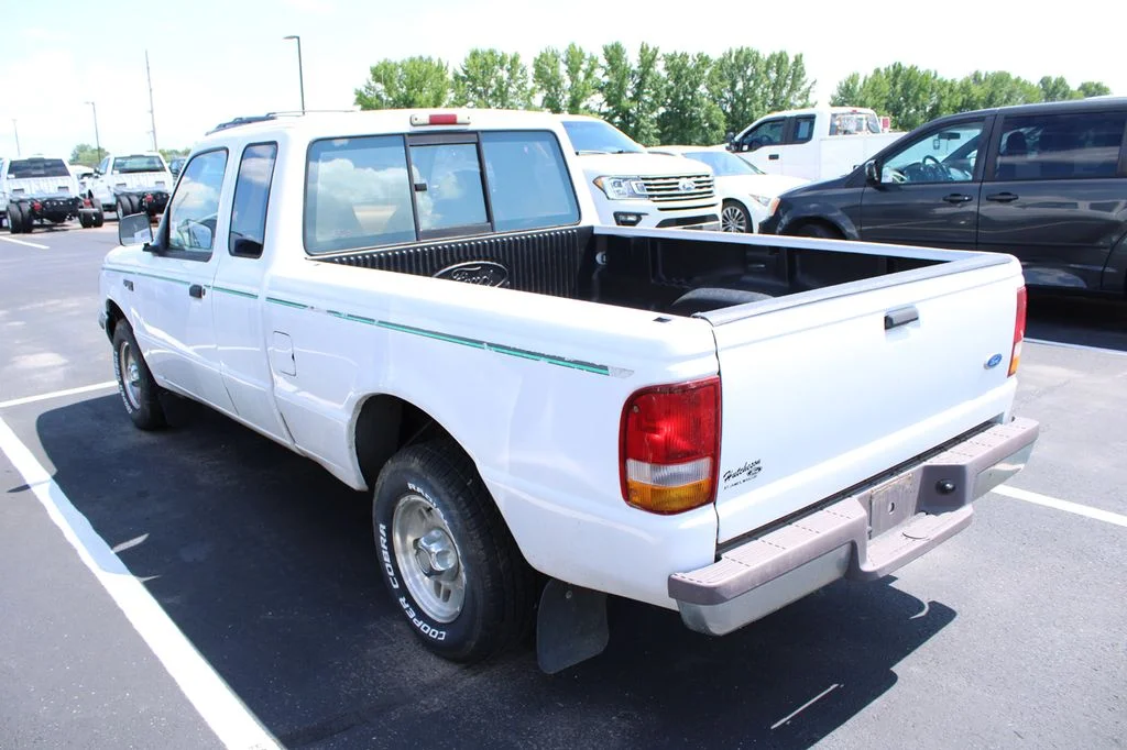 Used 1997  Ford XL image 9