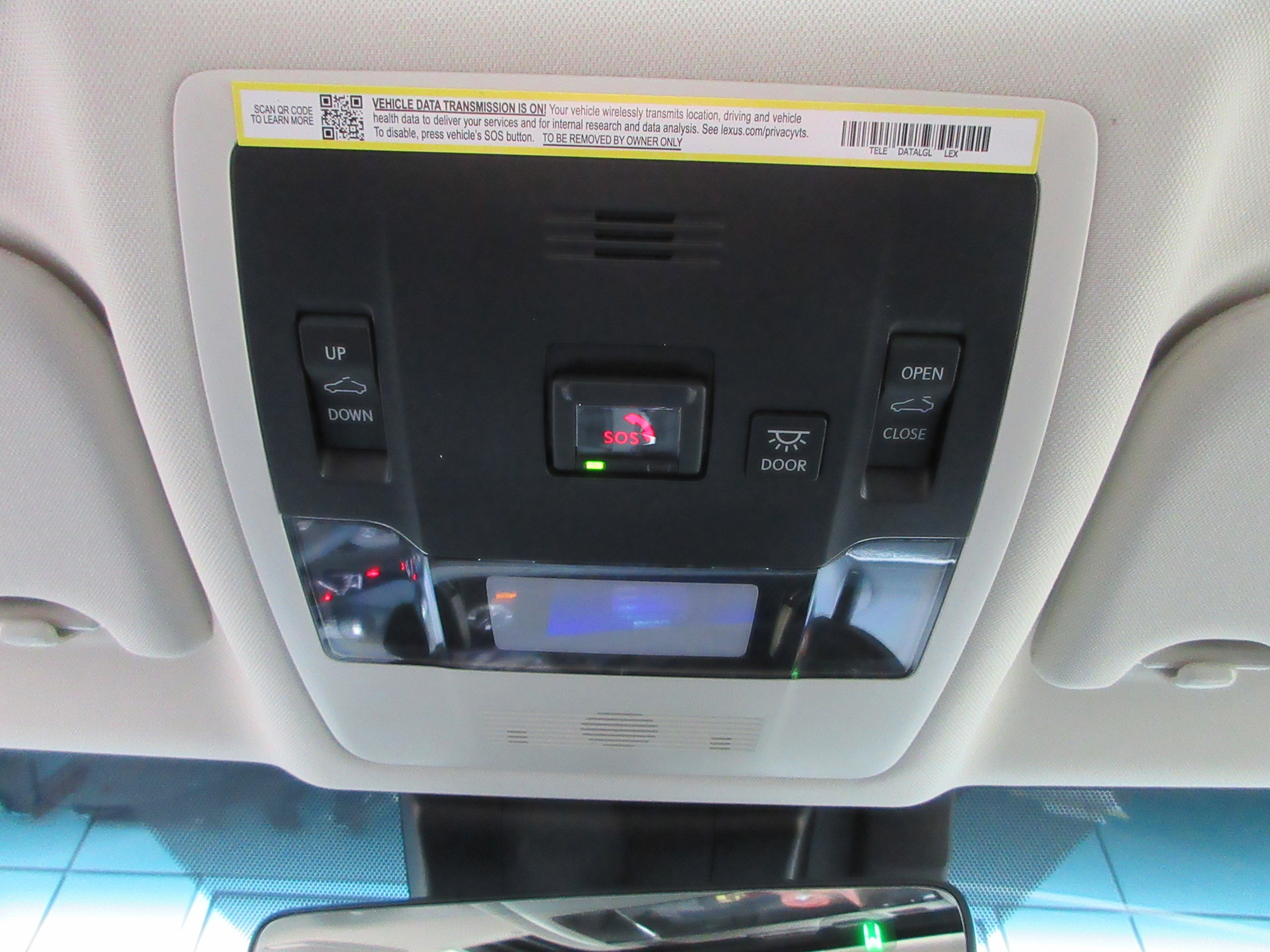 2025 Lexus ES 350 - Photo 18