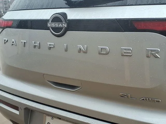 Used 2025  Nissan SL image 26