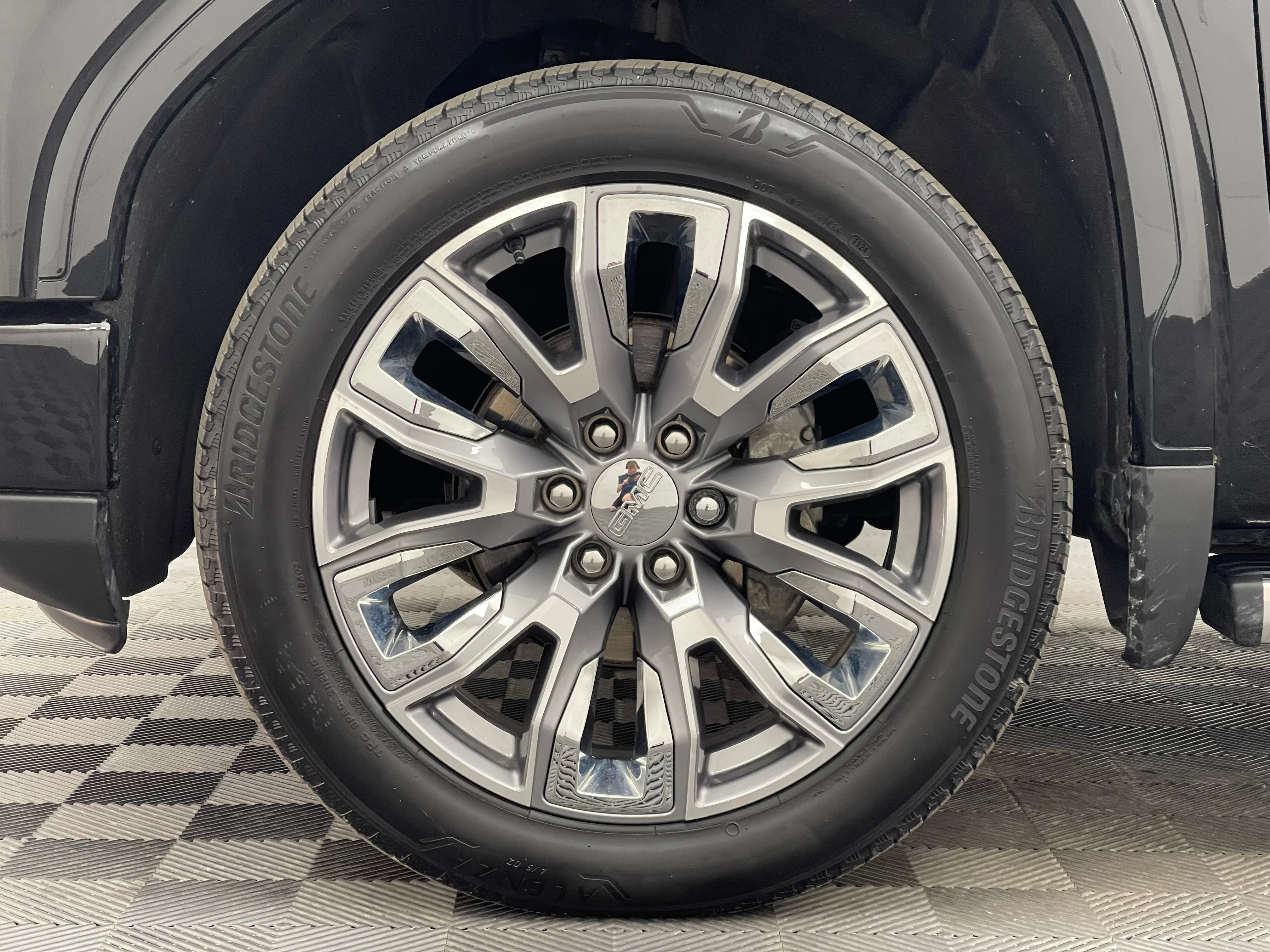 Used 2024 Onyx Black GMC Denali image 17