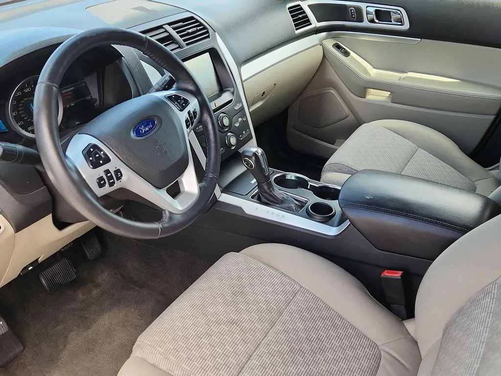 Used 2015 White Ford XLT image 8