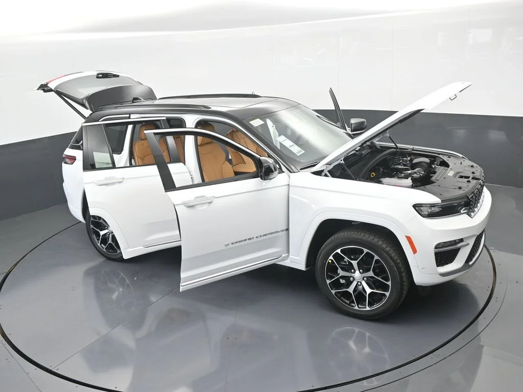 New 2025 Bright White Clear-Coat Exterior Paint Jeep Summit Reserve image 75