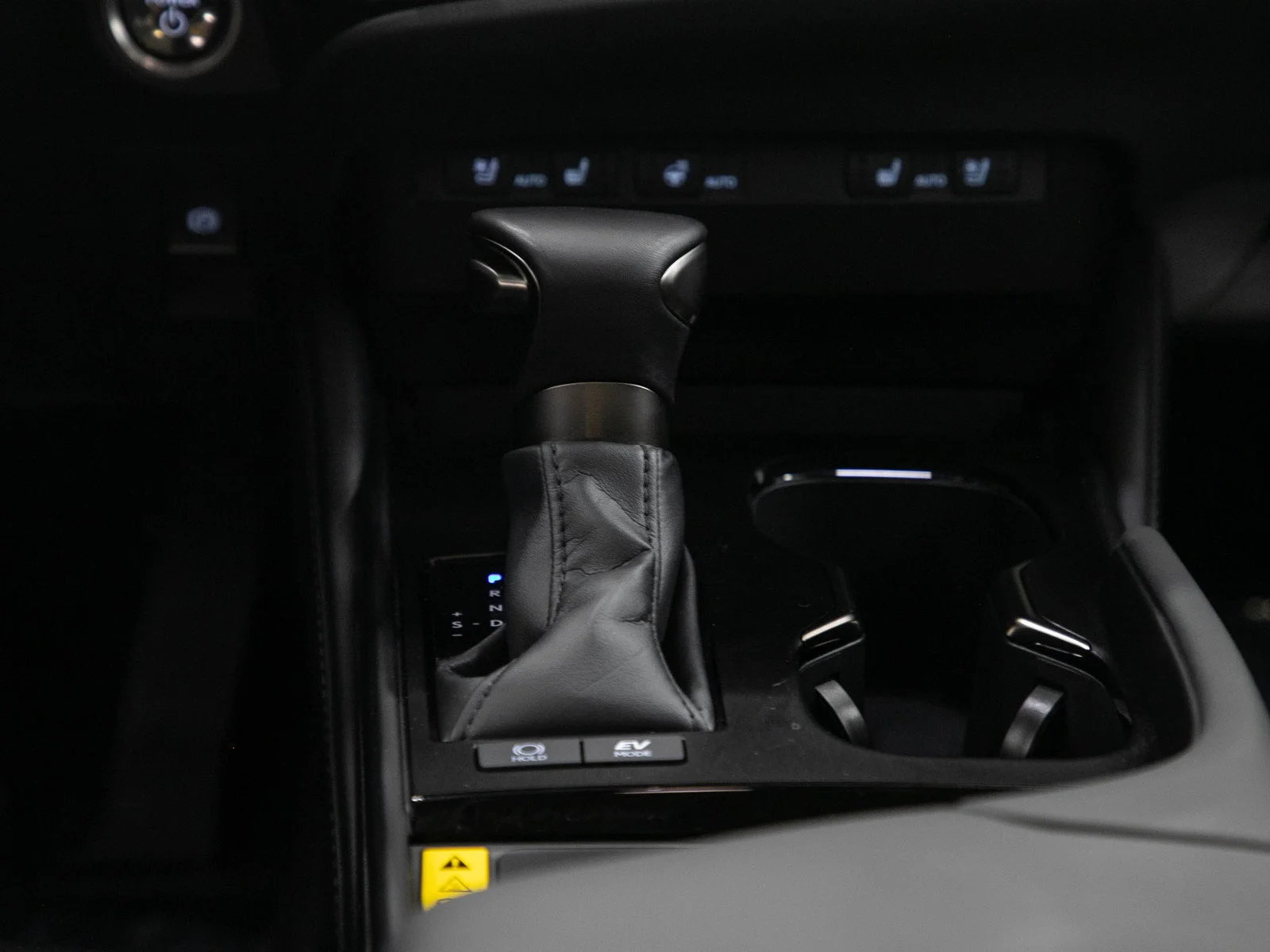 Used 2025 Black Lexus ES 300h F Sport Handling image 18