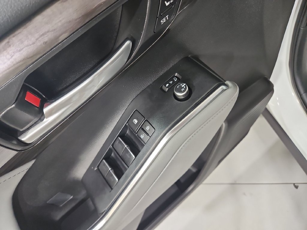 Used 2023 Pearl Toyota Limited image 12