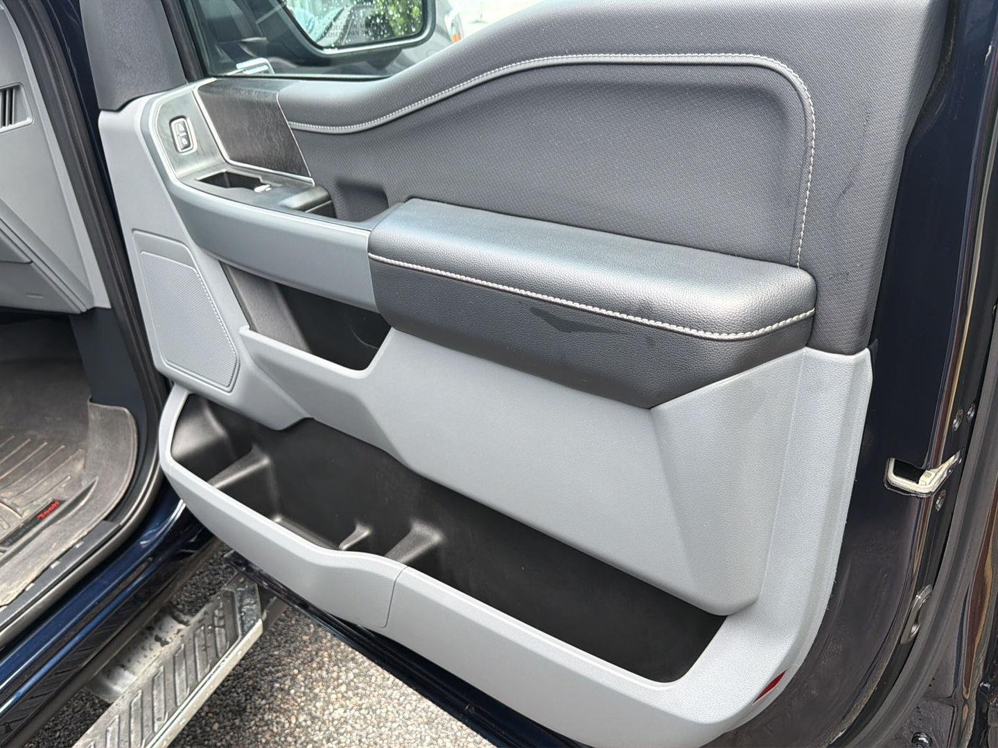 Used 2022 Antimatter Blue Ford XLT image 14