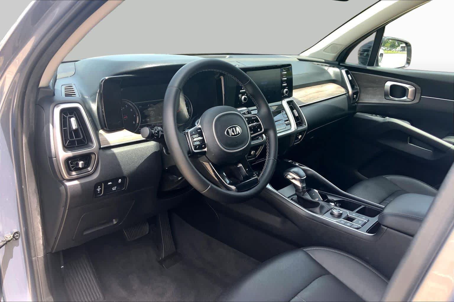 Used 2021 Everlasting Silver Kia EX image 17