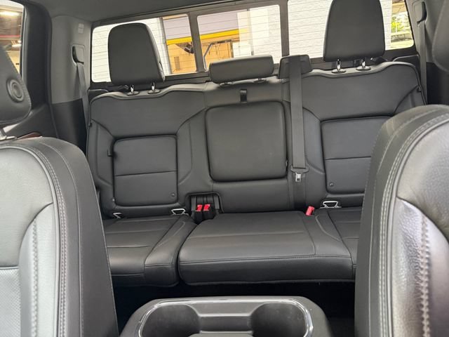 Used 2022 WHITE FROST TRICOAT GMC Denali image 33