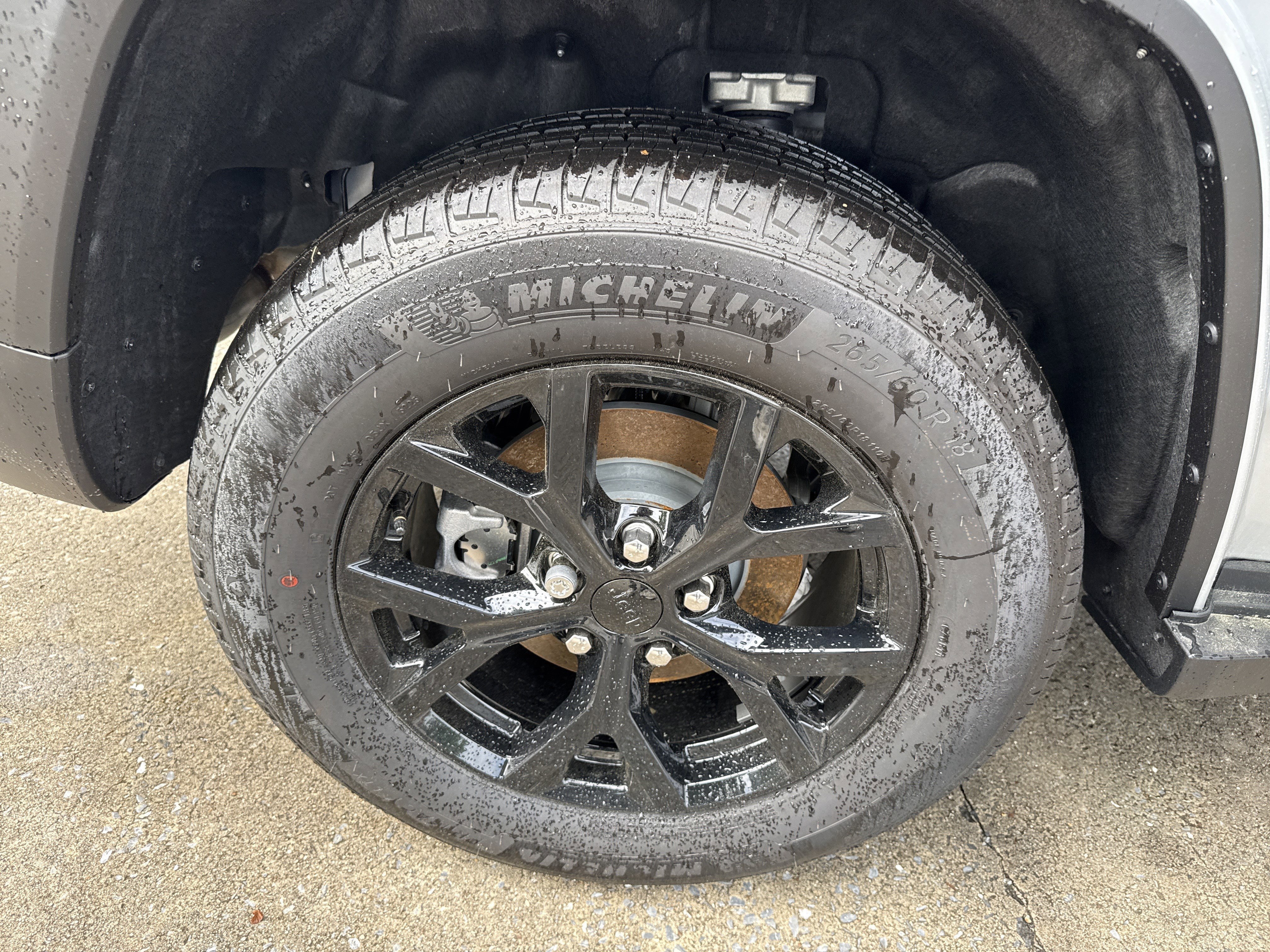 New 2026 Silver Zynith Jeep Laredo Altitude image 17