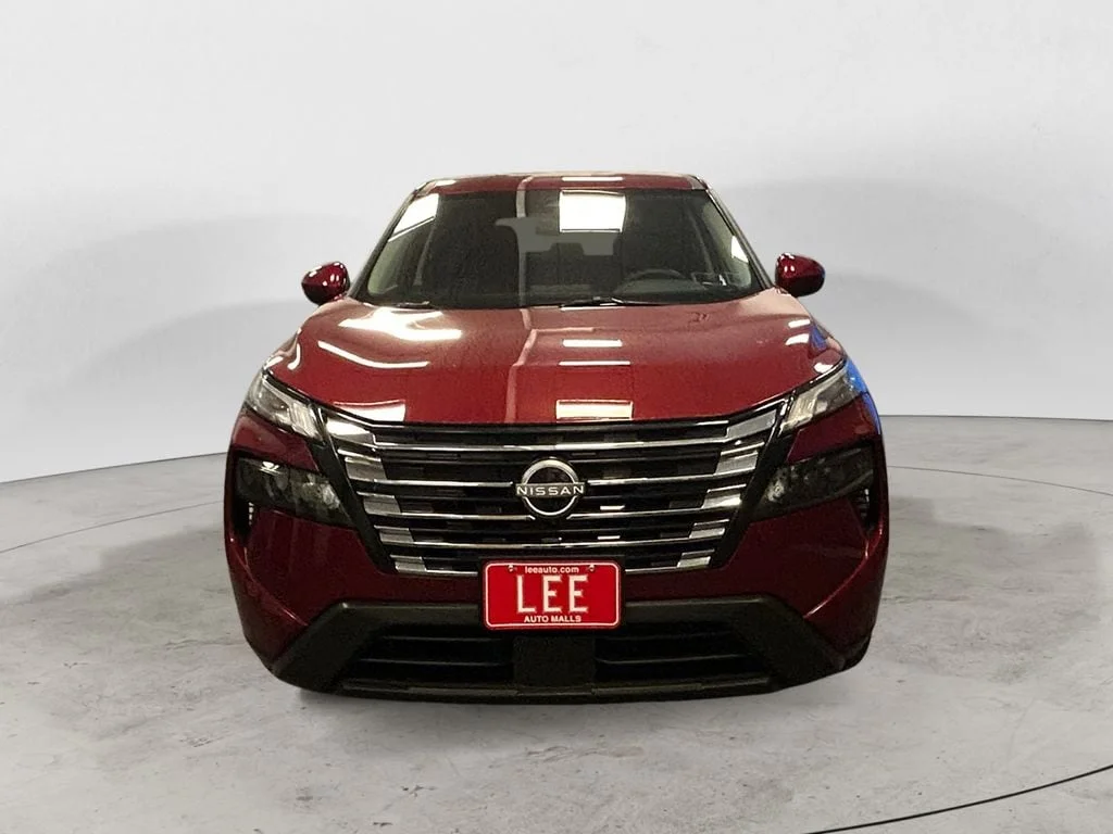 Used 2025 Scarlet Nissan SV image 9