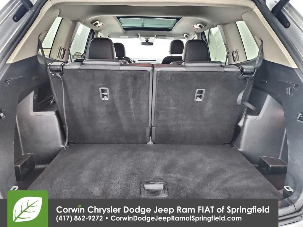 Used 2019  Volkswagen SEL image 32