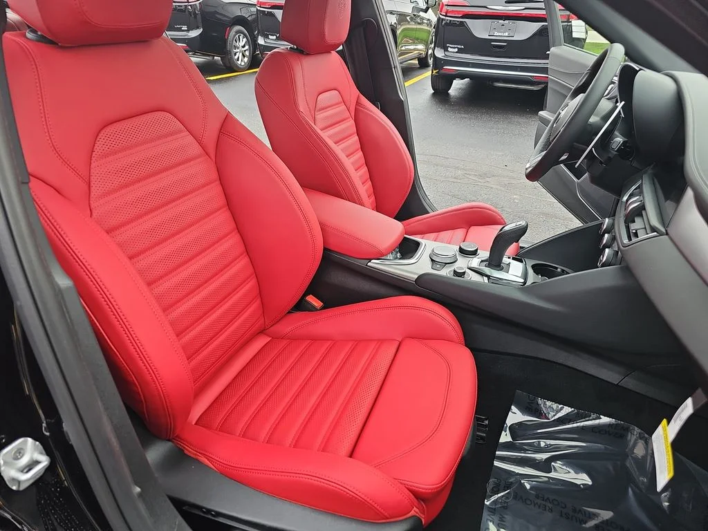 New 2026 Vulcano Black Metallic Exterior Paint Alfa Romeo Veloce image 10