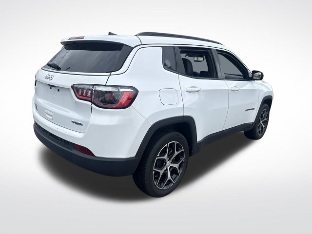 Used 2024 Bright White Clearcoat Jeep Latitude image 8
