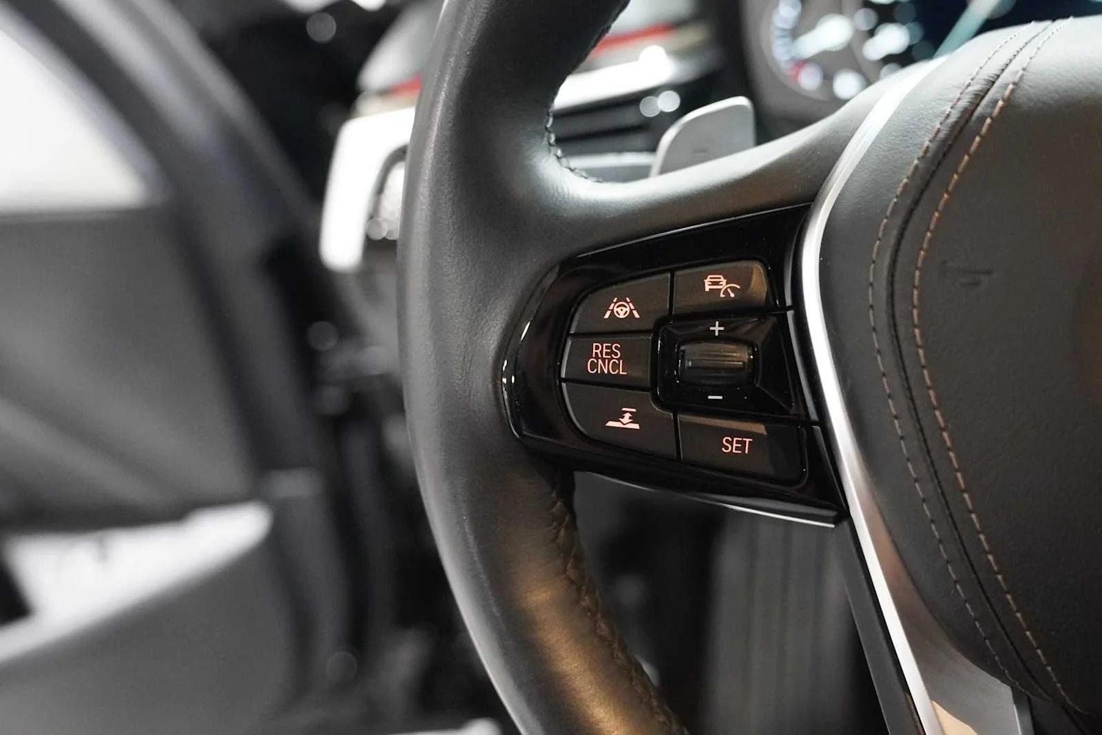 Used 2019 Black Sapphire Metallic BMW 540i xDrive image 22