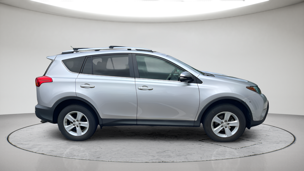 Used 2013 Toyota RAV4 XLE with VIN 2T3RFREV1DW027207 for sale in Longview, WA