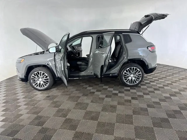Used 2022 Gray Jeep Limited image 11