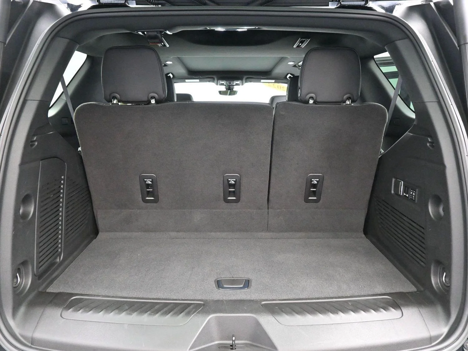 Used 2022 Black Chevrolet High Country image 10