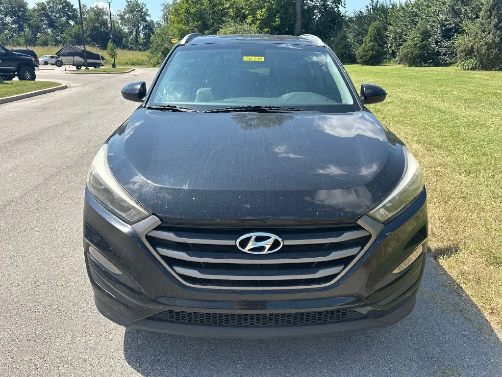 Used 2016 Gray Hyundai SE image 2