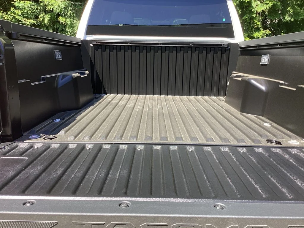 2025 Toyota Tacoma SR5 - Photo 15