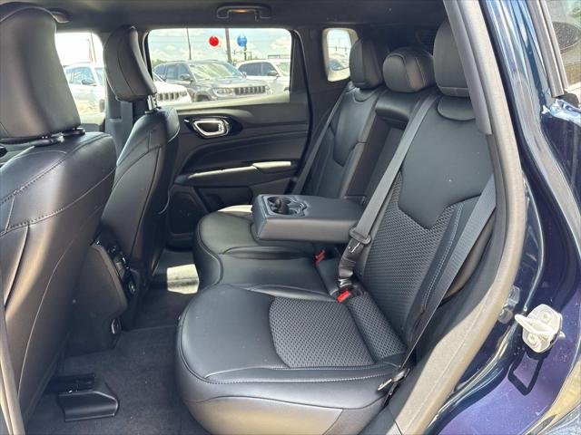 New 2026 Fathom Blue Pearl-Coat Exterior Paint Jeep Latitude image 7