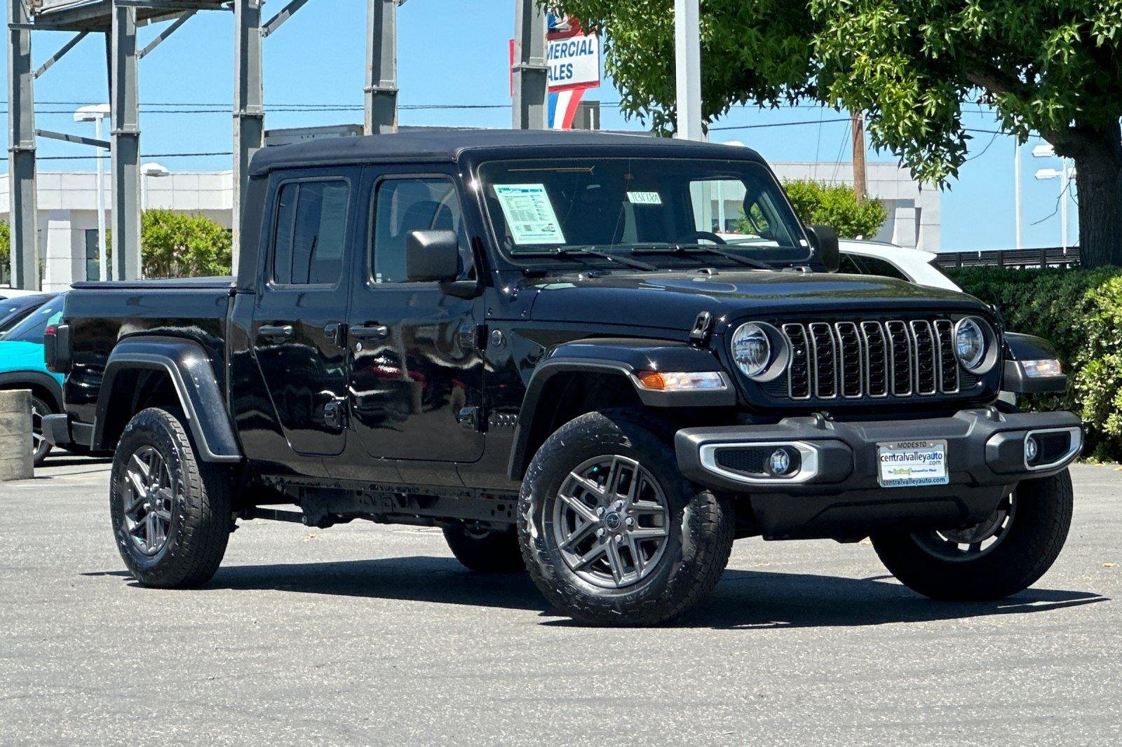 Used 2025 Black Clearcoat Jeep Sport S image 1