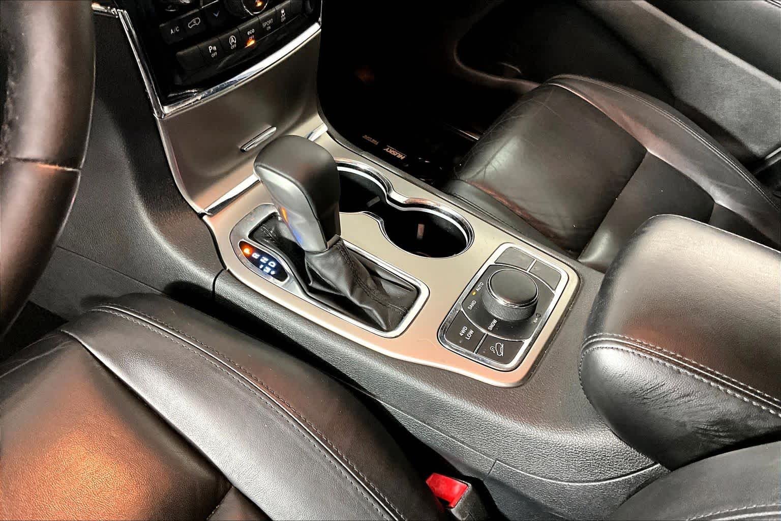 Used 2019 Bright White Clearcoat Jeep Limited image 16