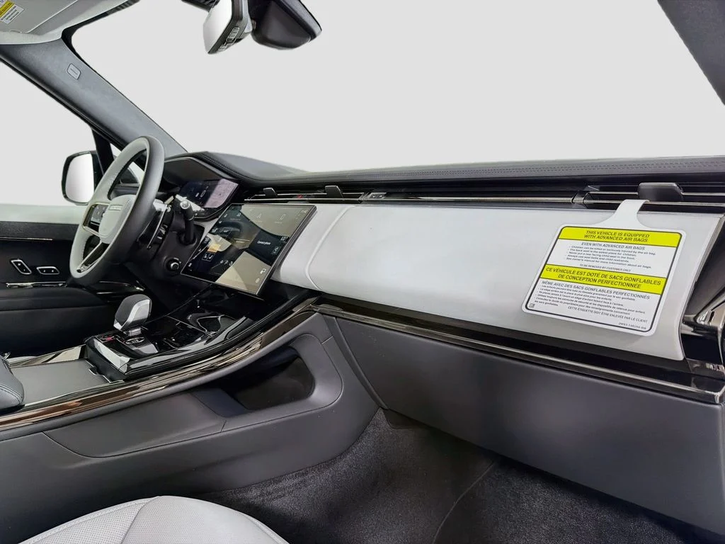 New 2026 Carpathian Grey Land Rover Dynamic SE image 31