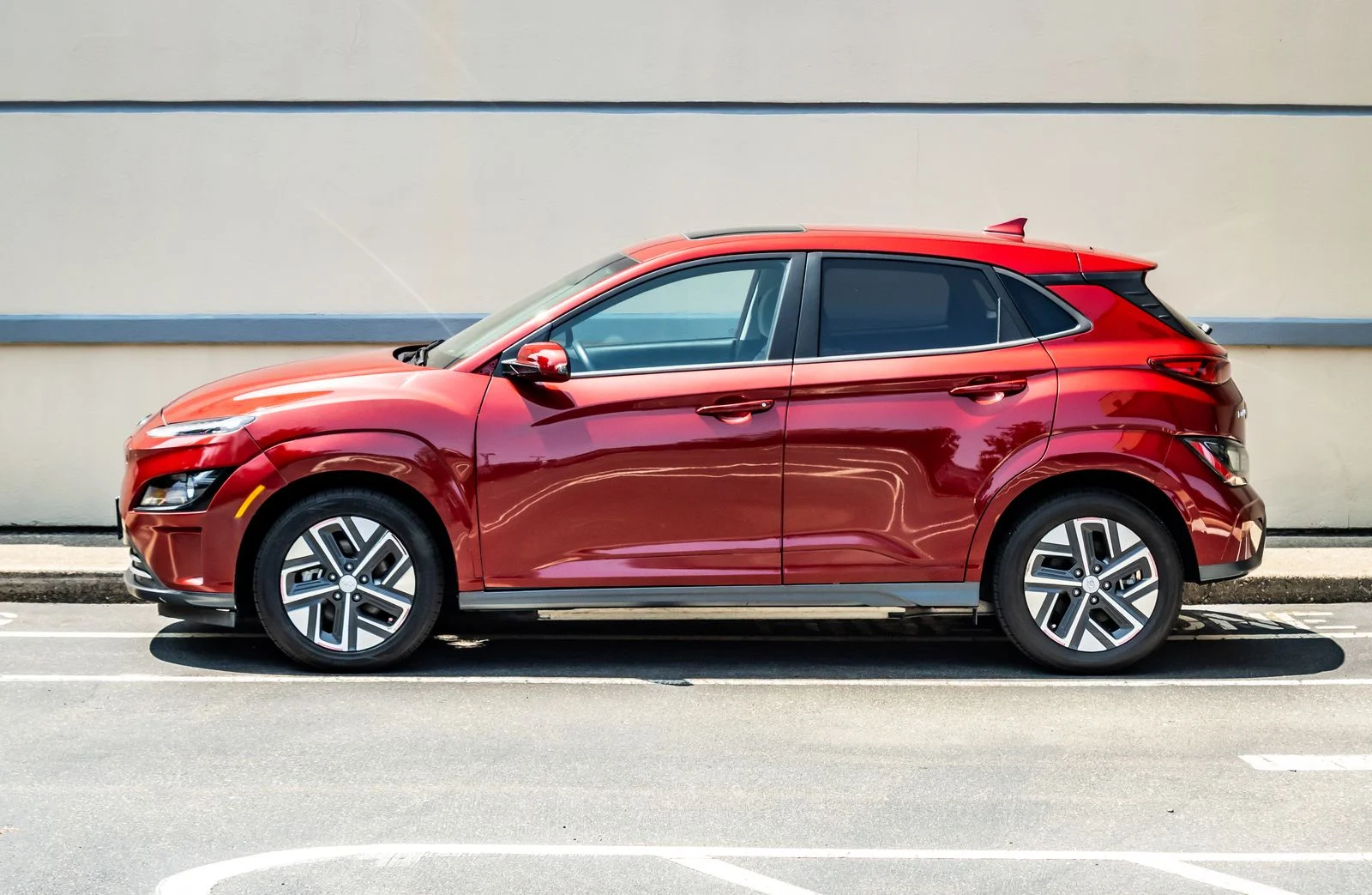 Used 2023 Red Hyundai SEL image 4