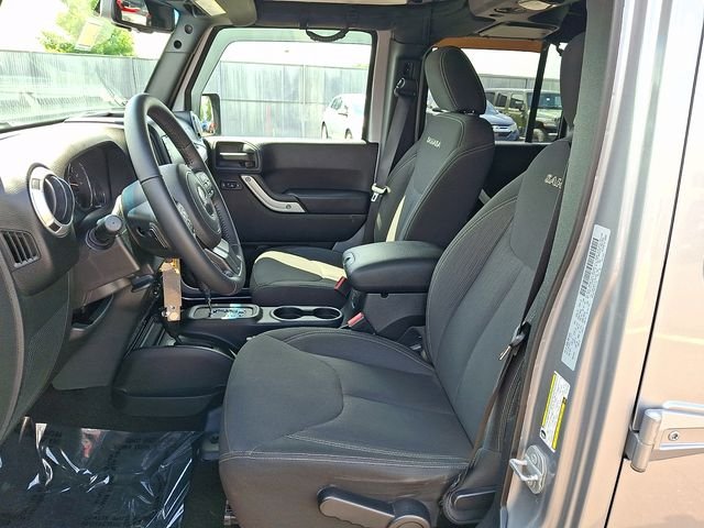 Used 2017 Billet Silver Metallic Clearcoat Jeep Unlimited Sahara image 13