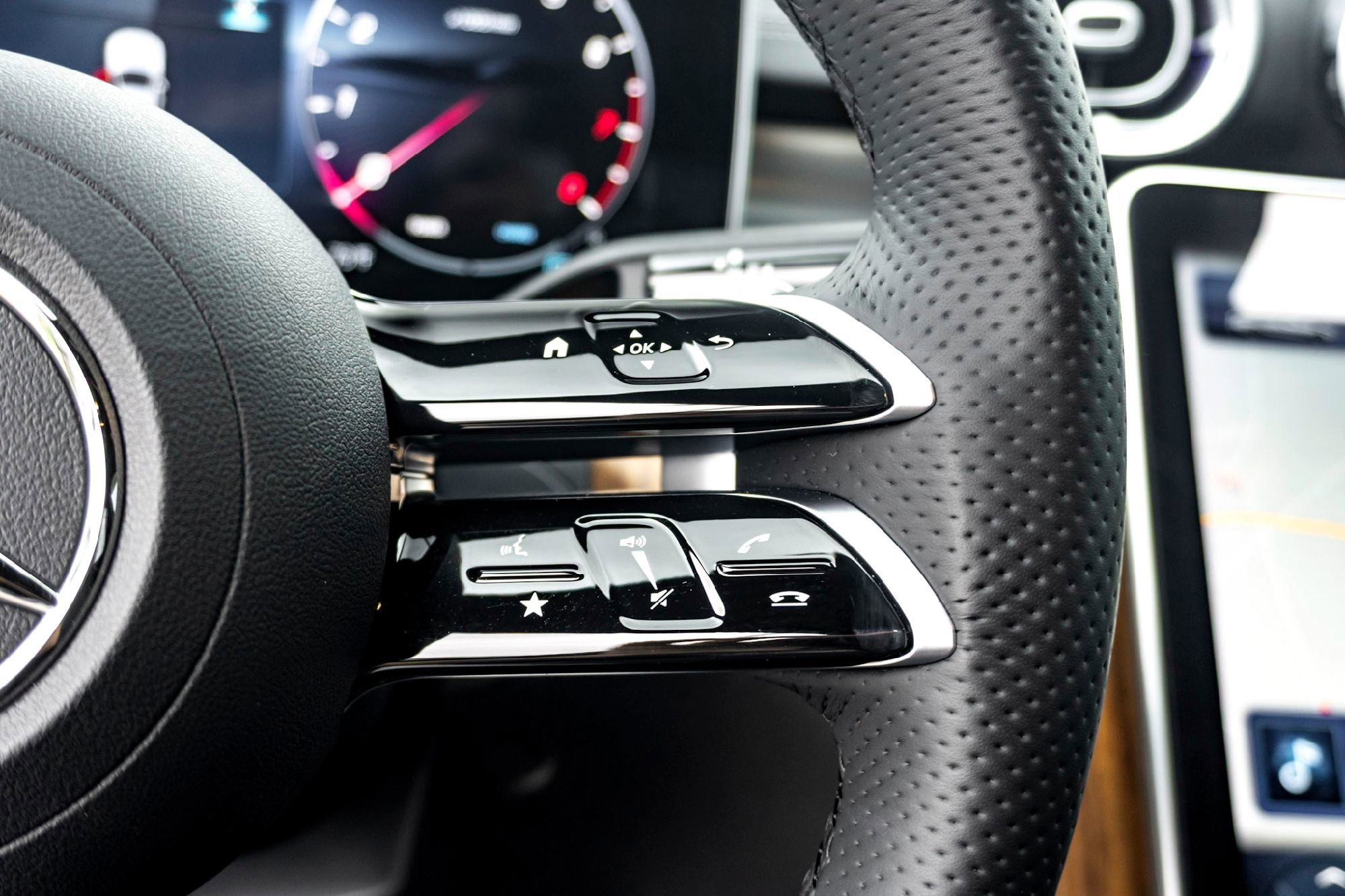 2025 Mercedes-Benz C-Class Sedan C 300 - Photo 20