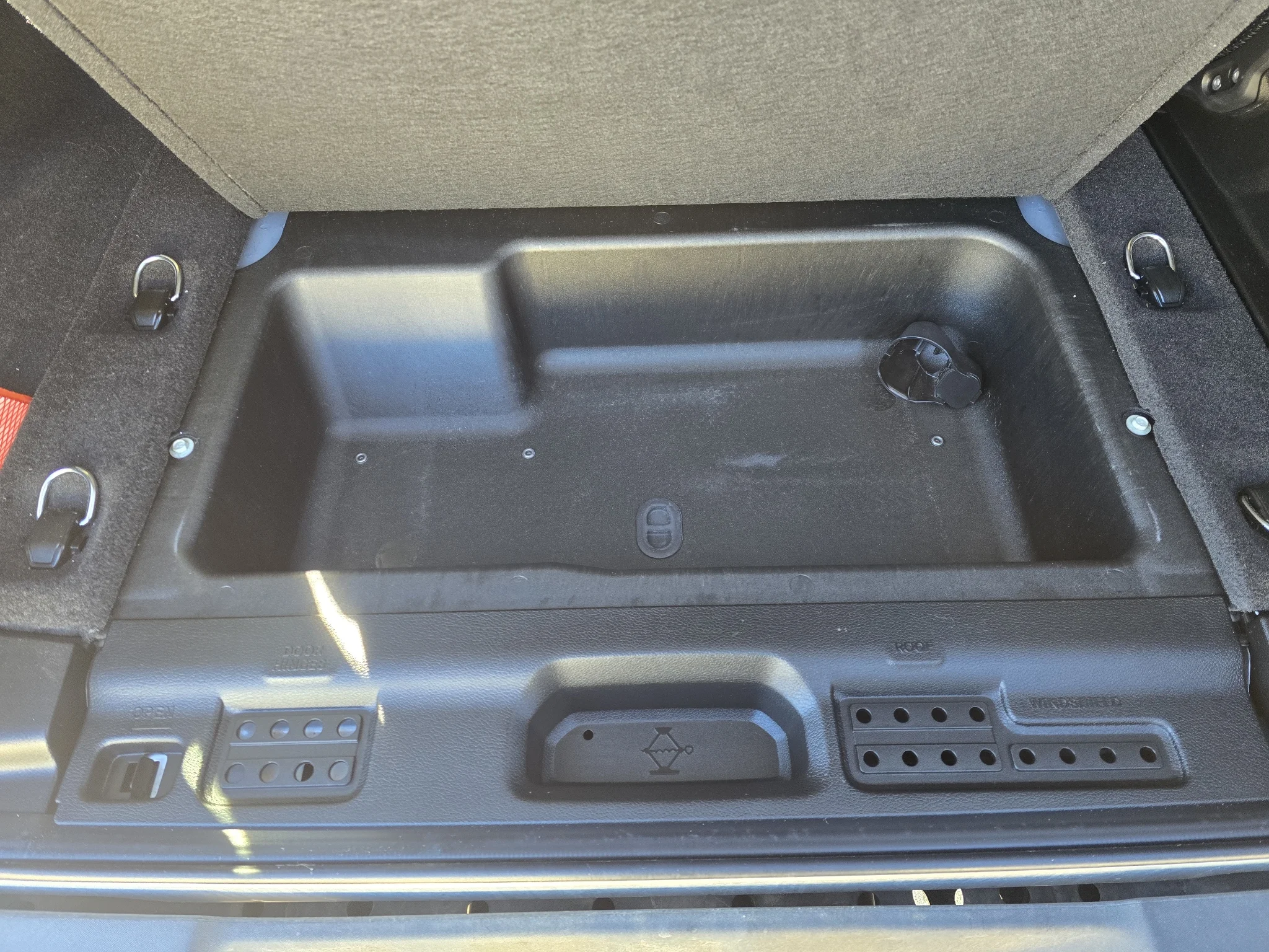 Used 2024 Silver Zynith Clearcoat Jeep Sport S image 31