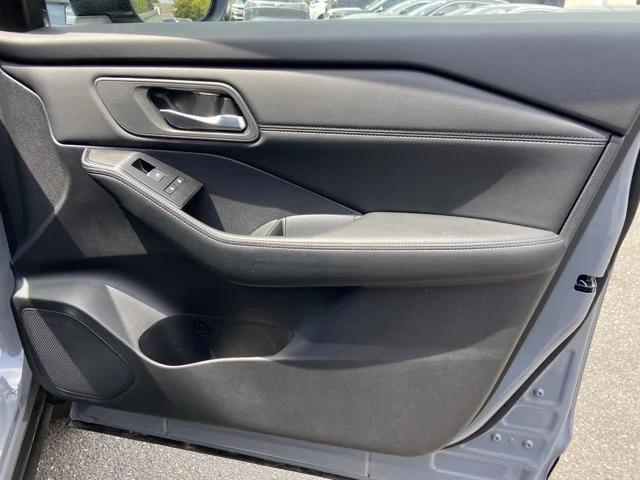 2025 Nissan Rogue SL - Photo 28